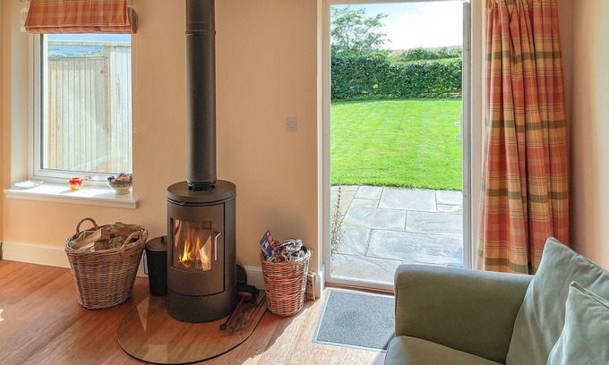 Coldstream Cottage | Cozy 1 Bedroom Retreat in Coldstream with Great Amenities