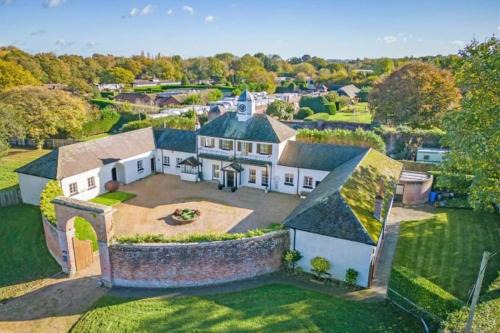 Wimborne House | Inviting Stay at The Annex at Merley Mews: 4-Star Comfort