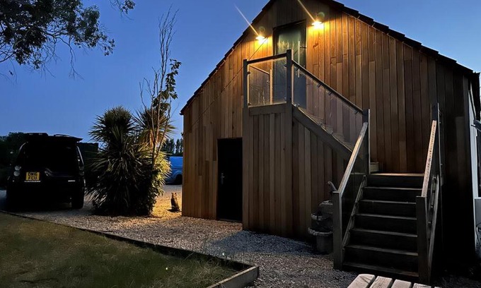 Street Apartment | Guest Rated: The Annex Glastonbury Tor View Awaits You