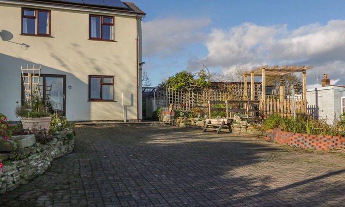 Drybrook Cottage | Discover THE ANNEX: Pet-Friendly Oasis with Garden Retreat