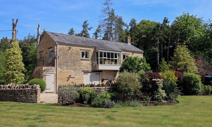 Chipping Norton Cottage | THE ANNEXE, CLEVELEY MILL in Chipping Norton
