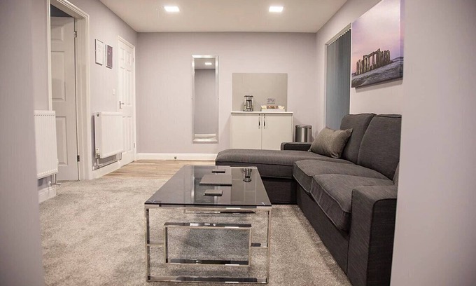 Weyhill House | Adults Only Retreat at The Annexe @ Elmbank - Rated 10/10