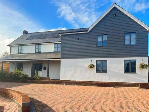 Guilsfield House | Pet-Friendly Retreat at The Annexe - Rated 9/10 by Guests