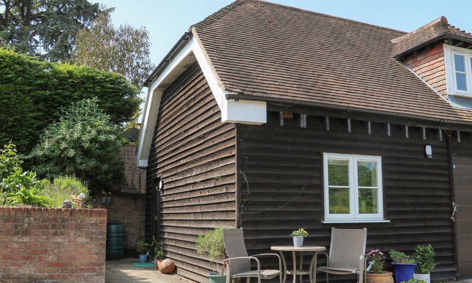 Petworth Cottage | Romantic Getaway at The Annexe with Garden in Petworth