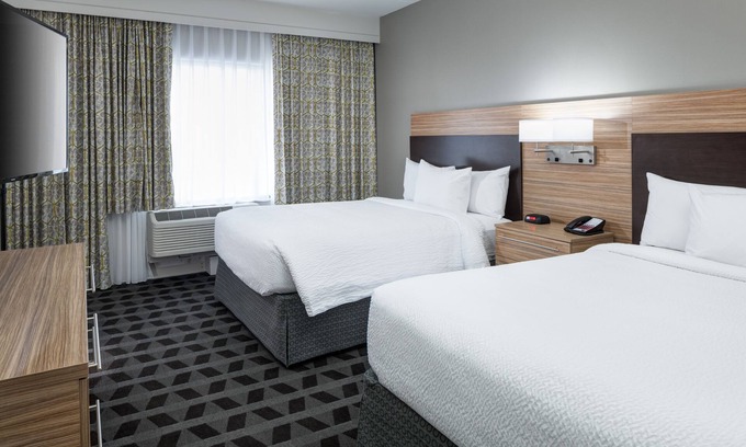 Williamsburg Hotel | Apalone's Retreat: Pet-Friendly Haven with Pool & Spa