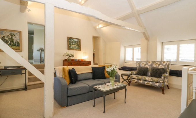 Stow-on-the-Wold Cottage | Cozy Apartment in Stow-On-The-Wold with Family-Friendly Amenities