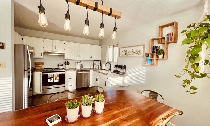West Colorado Springs Apartment | Mountain View Apartment Suite with Private Hot Tub Awaits