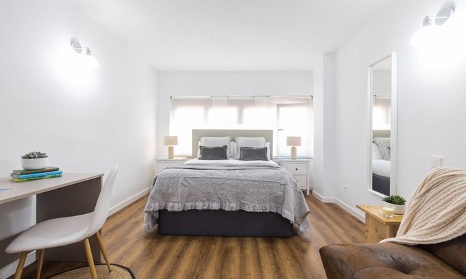 Sant Francesc Apartment | Explore The Apolo Studio in Downtown with Premier Amenities