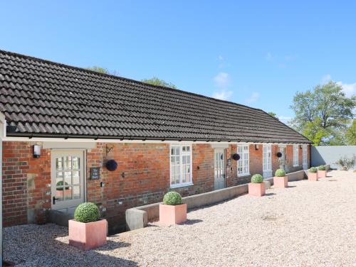 Shaftesbury House | Pet-Friendly Retreat at The Apple Shed - 4-Star Experience