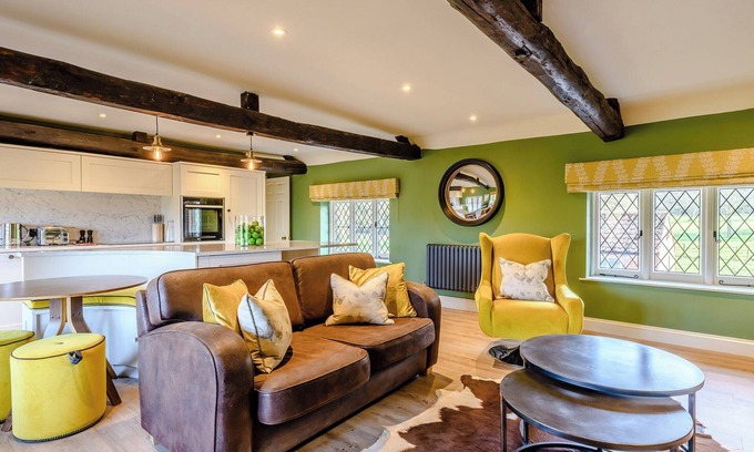 Swannington Cottage | Explore Norwich and the Broads from a Cozy Lakeside Retreat