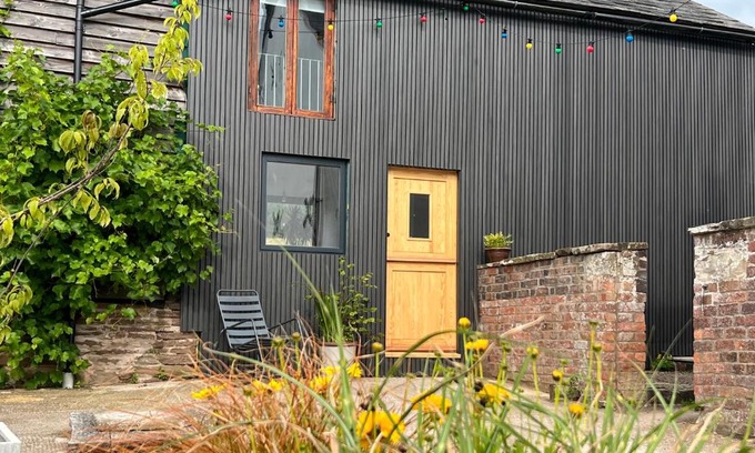 Bromyard Apartment | Family-Friendly Retreat at The Apple Tallet