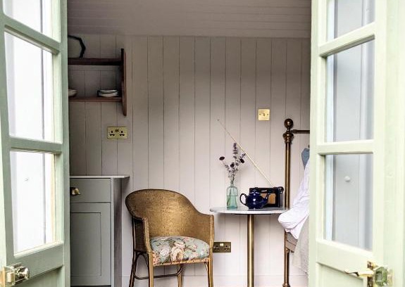 Falmouth Ski Chalet | Experience The Applehay: Guest Rated 9.6/10
