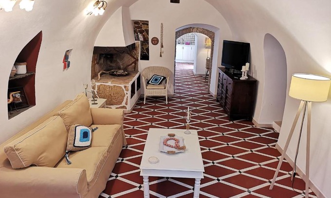 Kithira House | Exceptional Stays at The Arch - Pet and Child Friendly Getaway