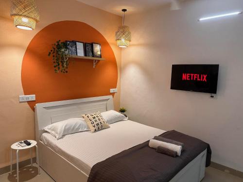 Koregaon Park Apartment | Cozy Private Studio Room at The Arch in Koregaon Park