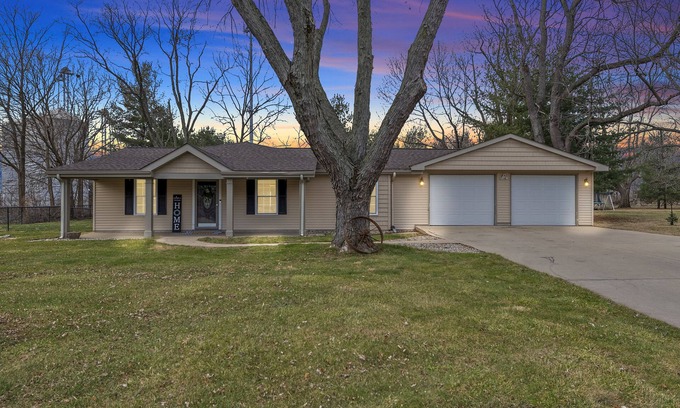 Springfield House | Exceptional Archer Home: Pet & Child Friendly Retreat