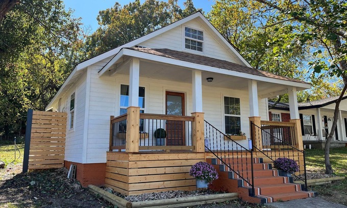 Mammoth Spring House | Guest Rated: The Archer House - Steps from Spring River