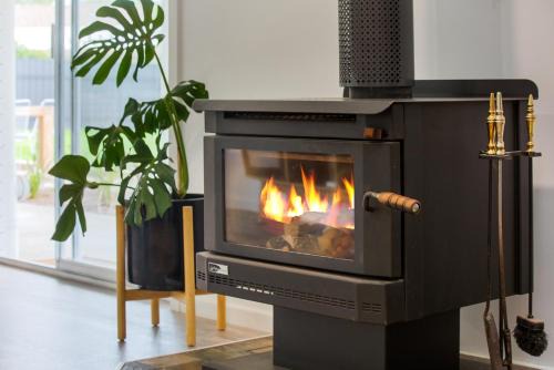 McLaren Vale House | Stylish Stay at The Arches - Rated 9.7 for Family Comfort