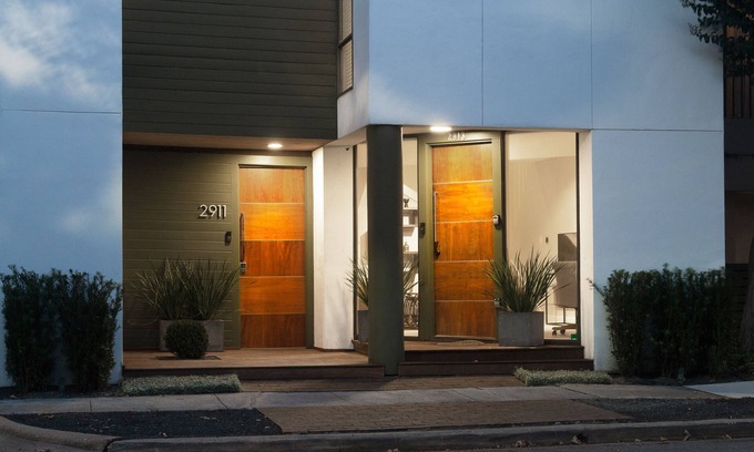 Greenway Plaza-Upper Kirby Apartment | Discover The Architect's Dream: Pet-Friendly Luxury Retreat