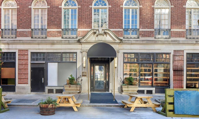 Gayborhood Hotel | Relaxing Retreat at The Arco powered by Sonder with Spa & Breakfast