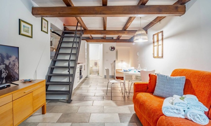 Arcola Apartment | Discover The Arcolan Cottage: Your Unique Medieval Escape