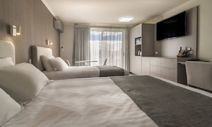 East Devonport Hotel | Discover The Argosy: Family-Friendly with Pool & Dining