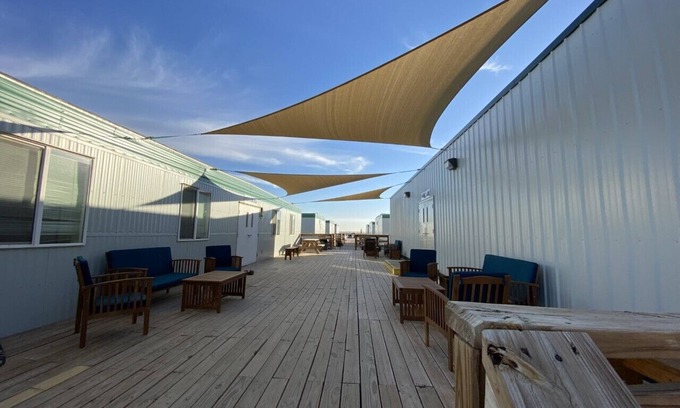Pecos Hotel | Convenient Stay at The Armadillo Hotel Orla with Breakfast