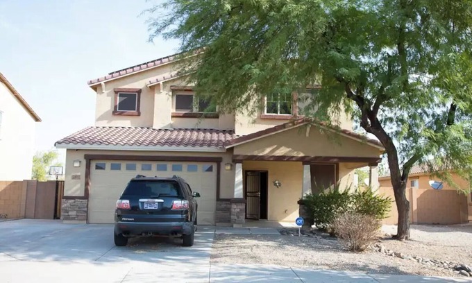 Laveen House | Top-Rated Gateway to Art, Music & Relaxation Awaits
