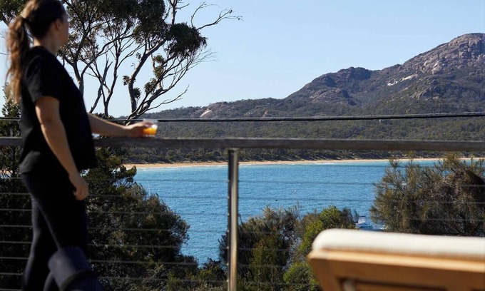 Coles Bay House | Discover The Arthouse Freycinet: Family-Friendly Retreat