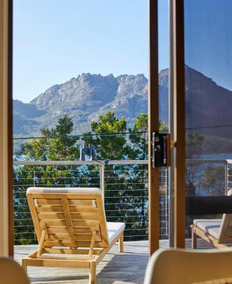 Coles Bay House | Top-Rated Family Retreat at The Arthouse Freycinet