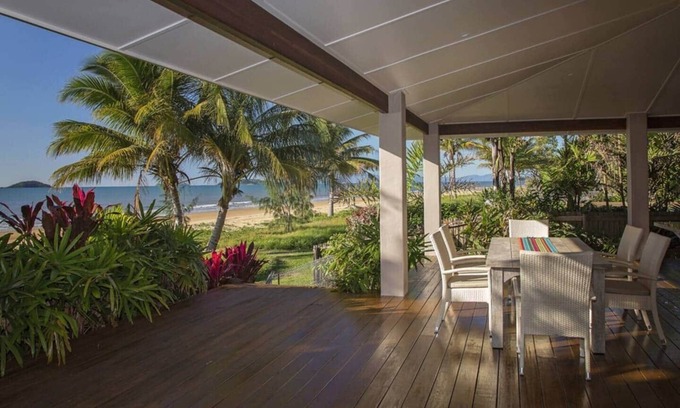 Mission Beach House | Creative Retreat at The Artist House with Spa & Private Pool