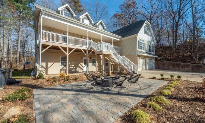 Asheville House | Discover The Asheville Boho Chateau: Pet-Friendly Retreat