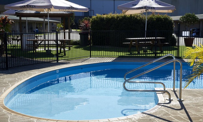 West Gosford Hotel | Discover The Ashwood Motel: Family-Friendly & Poolside Retreat