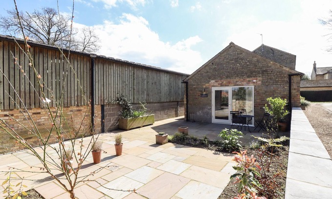 Sleaford House | Pet-Friendly Getaway at The Asparagus Shed with Garden