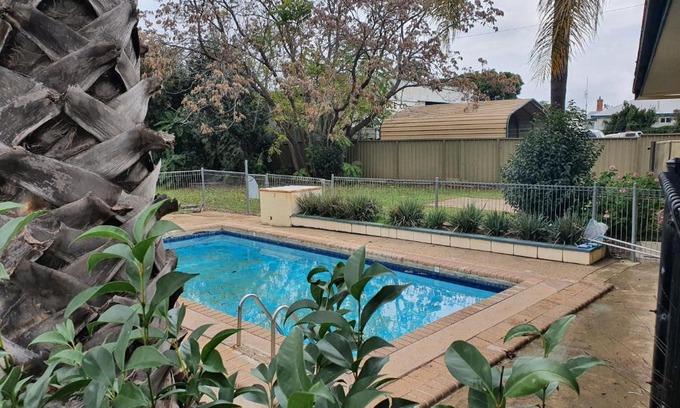Nemingha Hotel | Pet-Friendly Oasis at The Aston Motel Tamworth, 4-Star Stay