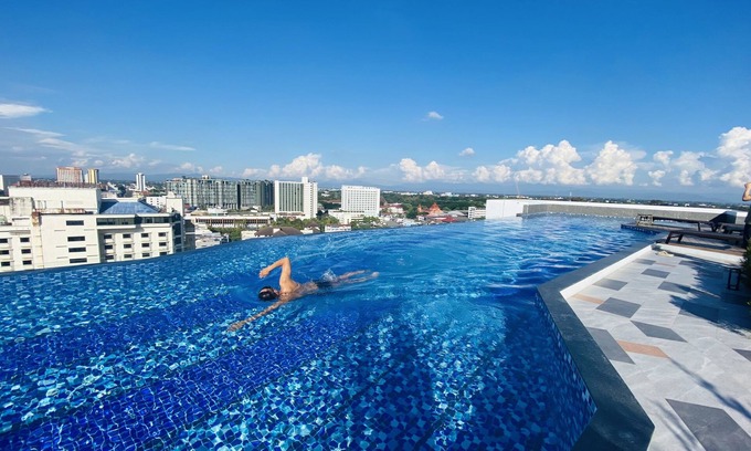 Chang Khlan Condo | Experience Astra Sky River: Rooftop Infinity Pool & Spa