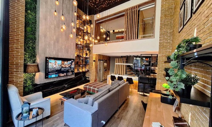 Omonia Apartment | Discover The Athens Loft: 4-Star Retreat with Top Ratings