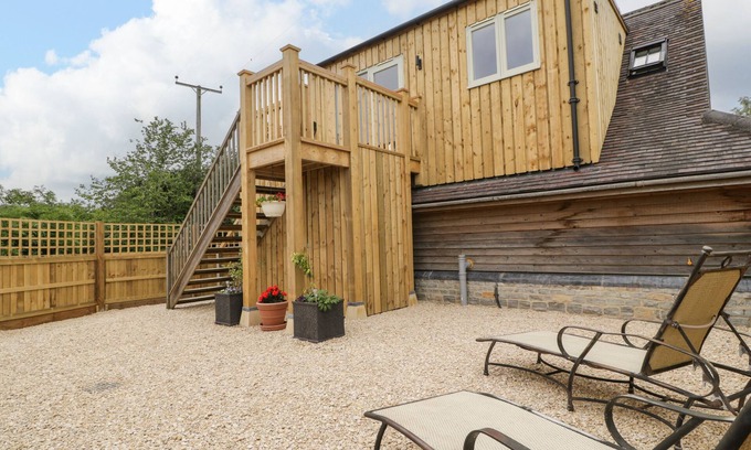 Wells Cottage | Experience The Attic at Redmond Bottom with Pet-Friendly Perks