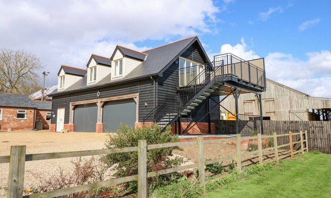 Blackborough End Cottage | Family-Friendly The Attic in King's Lynn with Breakfast & Kitchen