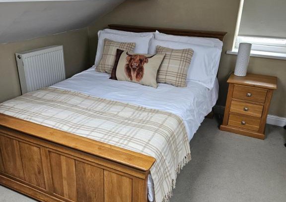 Combs House | Relaxing Getaway at The Attic with Inviting Hot Tub