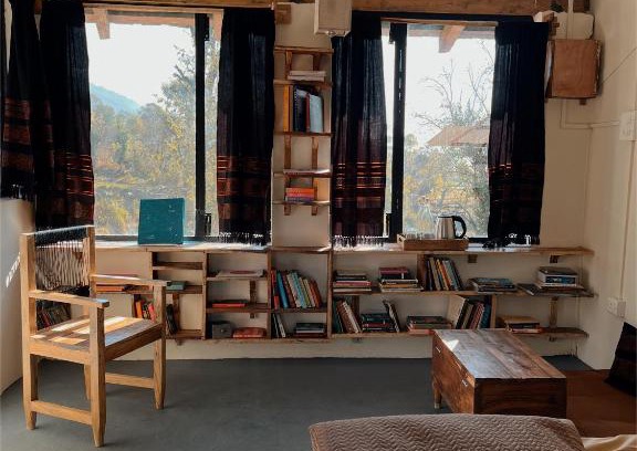Bir Apartment | Cozy Family Retreat at The Attic Library - Cottage II