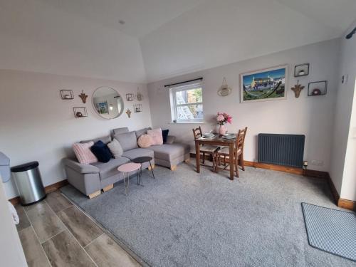 Kirkbean House | Relax at The Auld Byre: Oceanfront Escape with Breakfast