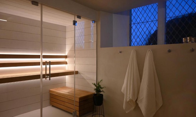 Blairlogie Apartment | Discover The Auld Kirk & Spa: Rated 9.7/10 with Hot Tub