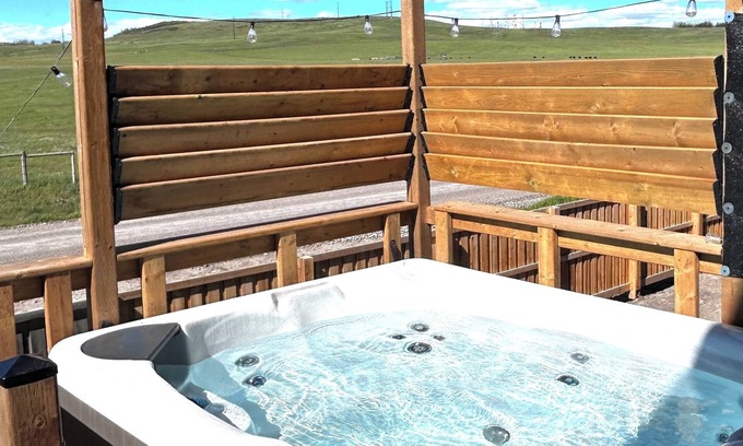 Cochrane House | Relaxing Aurora Abode with Private Hot Tub & Spa Amenities