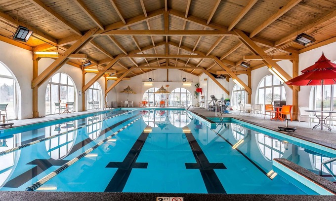 Aurora Hotel | Experience Comfort at The Aurora Inn with Pool & Spa