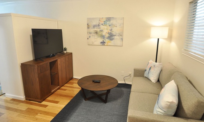 South Lamar Condo | Explore The Austin Cool Condo: Family-Friendly Comfort