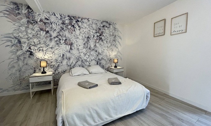 Chablis House | Exceptional Family Townhouse with Kitchen & Breakfast Options