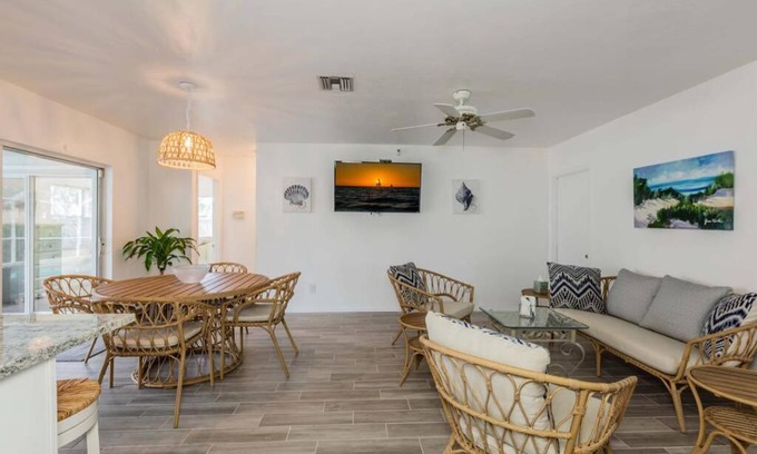 Marco Island House | Inviting The Aviary - Separate Living with Pool & Pet Friendly