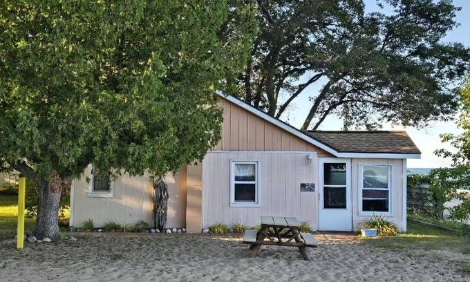 Oscoda Cabin | The Beachfront Hideaway