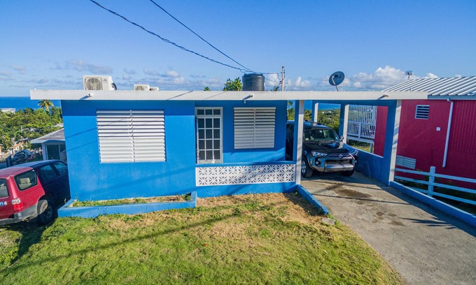 Barrero House | Cozy Babanees Boho Chic Surf Shack in Bummer Hill