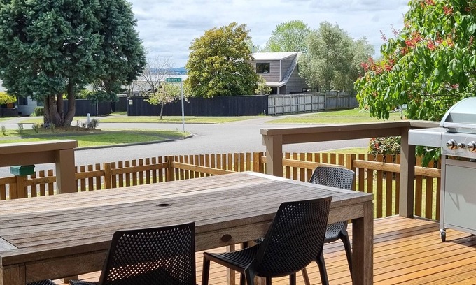 Wharewaka House | Ideal Getaway at The Bach in Wharewaka near the Lake